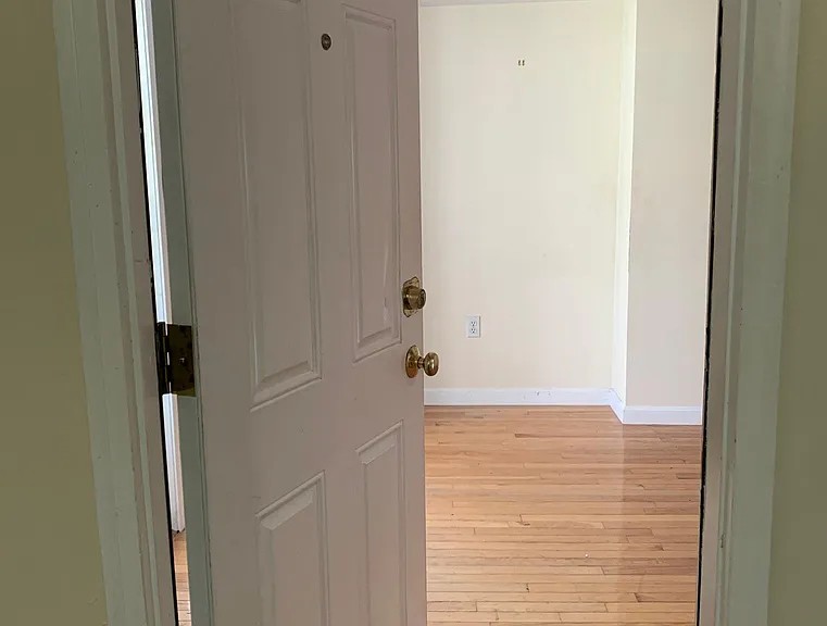 BEACON HILL TOP FLOOR 2 BED 2 BATH AVAILABLE Located at 20 Phillips St APT 7R, Boston, MA 02114 cover photo