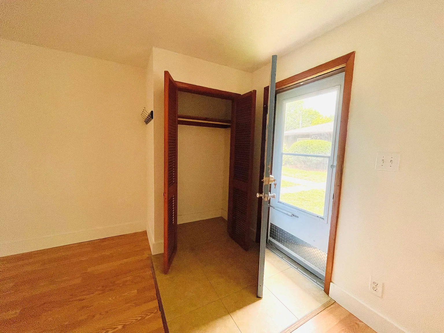 This is a 2 bedroom, 1.0 bathroom, apartment home. cover photo